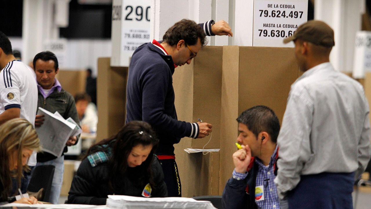 Ciudadanos en una jornada de elecciones.
