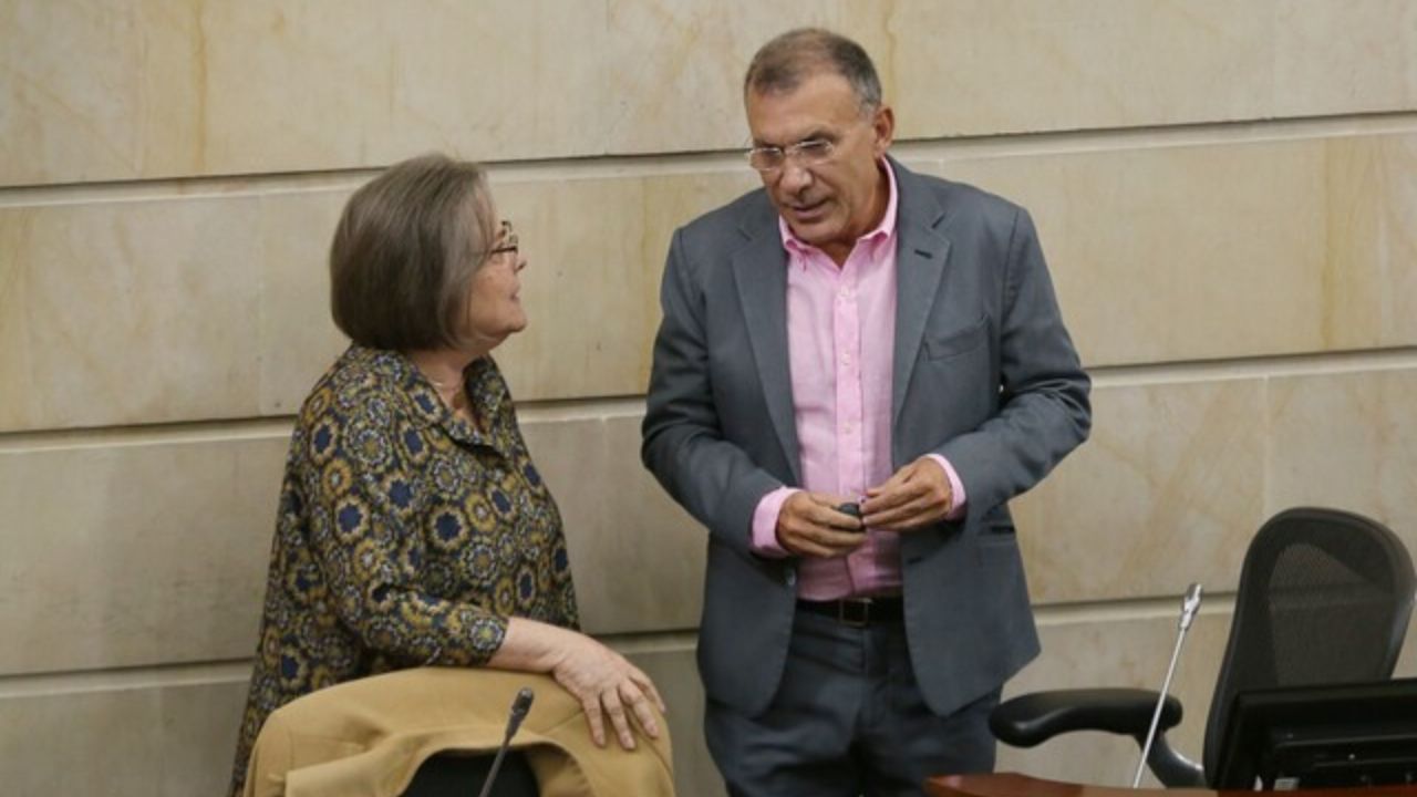 Clara López y Roy Barreras