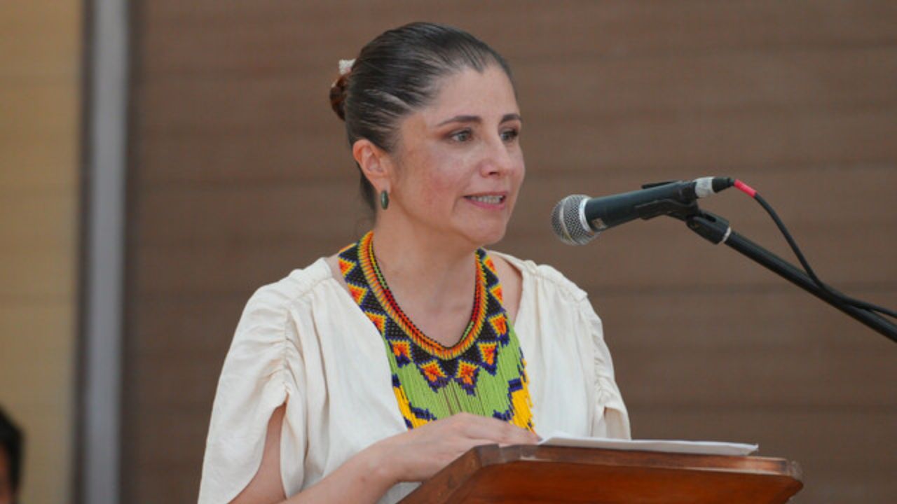 Iris Marín, funcionaria