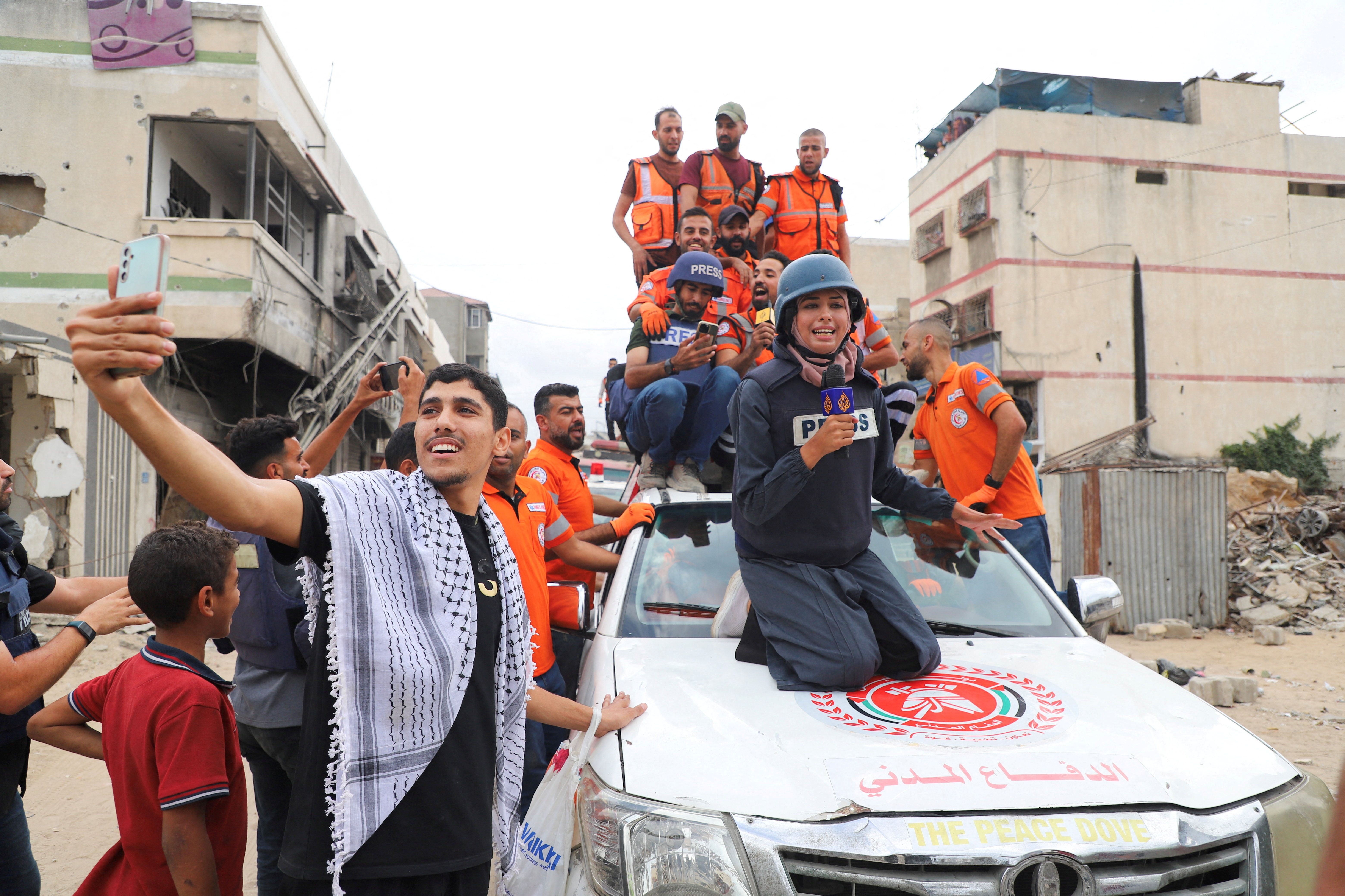 Palestinos celebran acuerdo entre Hamás e Israel.