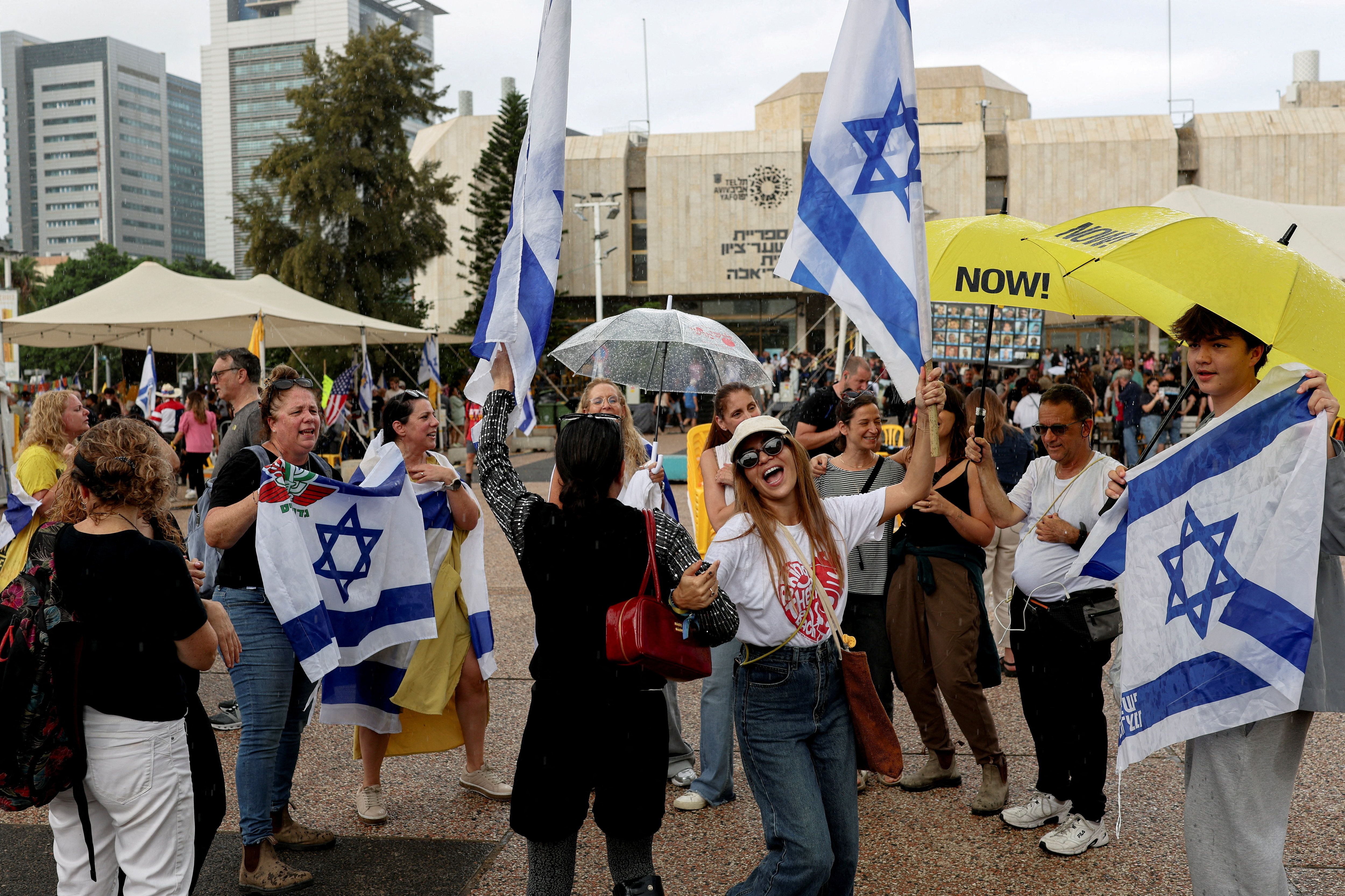 Israelíes celebran acuerdo entre Hamás y su Gobierno.