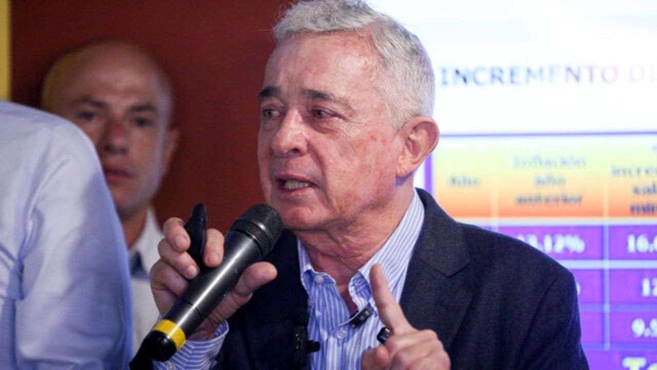 Expresidente Álvaro Uribe CNE