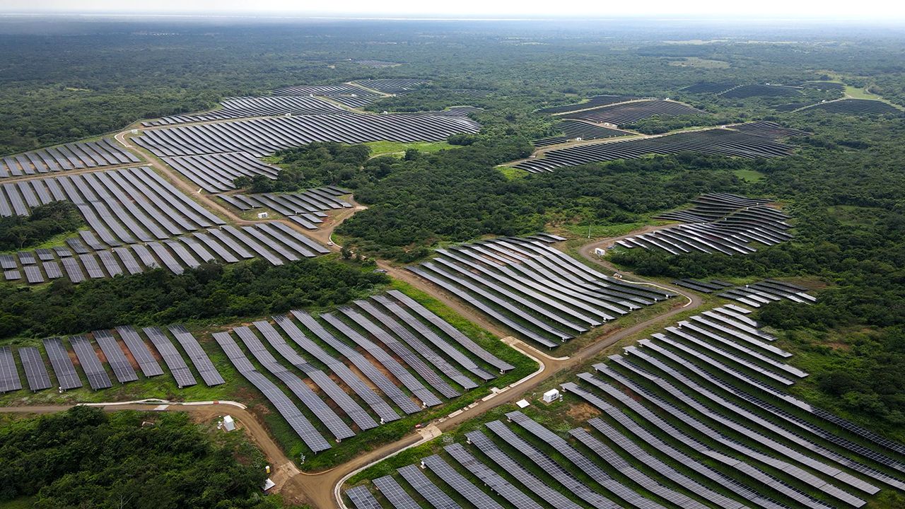 Vista aérea paneles solares