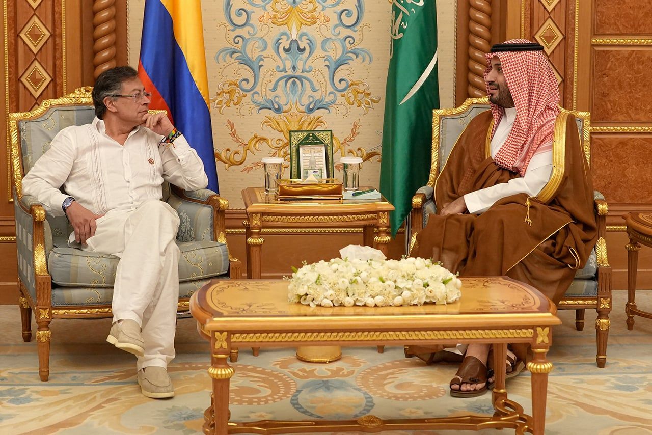 Gustavo Petro con el príncipe herededo de Arabia