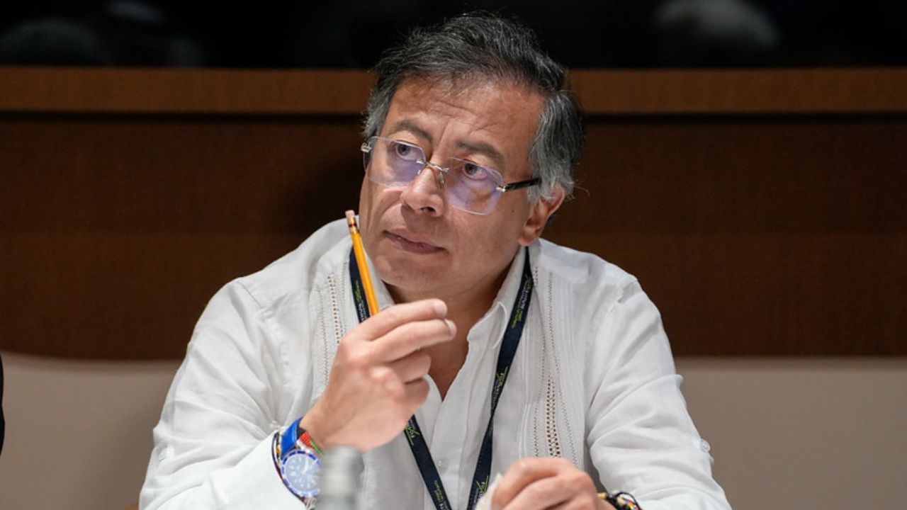 Posible restricción cuenta presidente Gustavo Petro 2