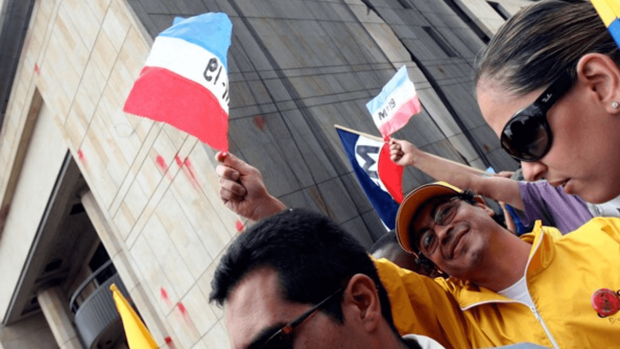 Gustavo Petro joven2