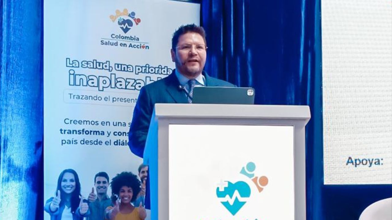 Alvaro Puerto durante el foro de Colombia salud en acción