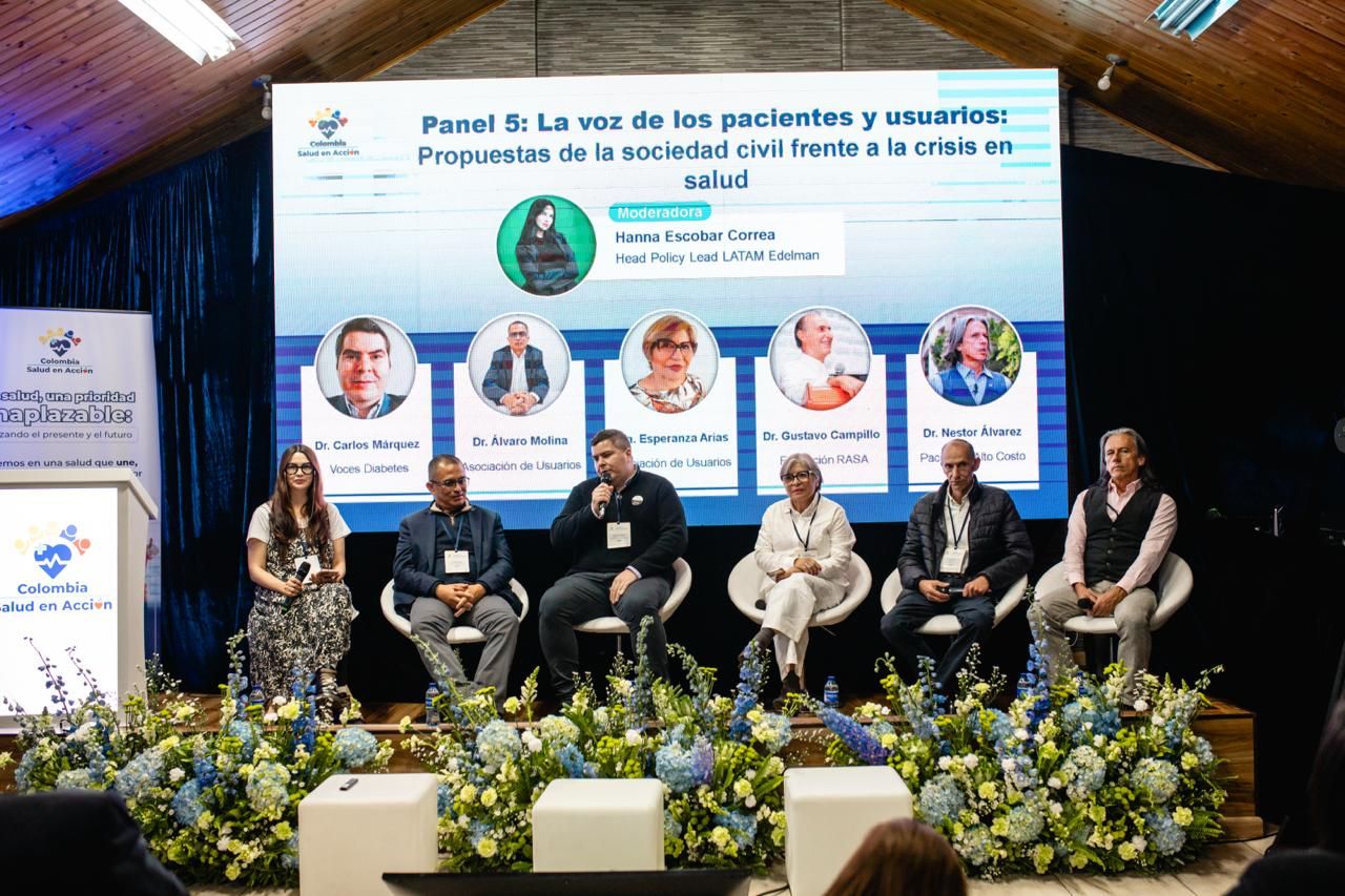 Foro colombia salud en acción foto panel pacientes