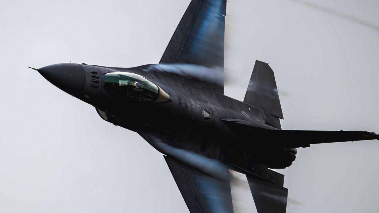 Avion F-16 3