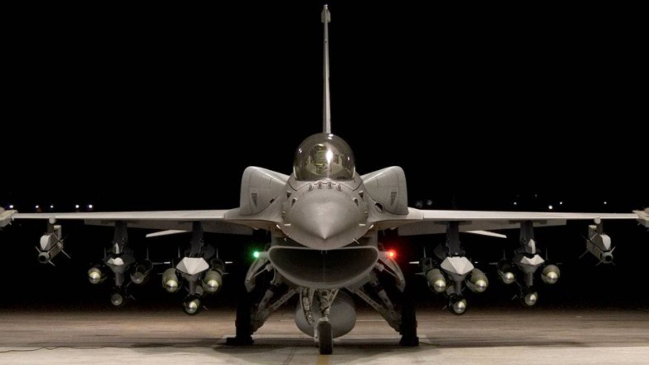 Avion F-16 6
