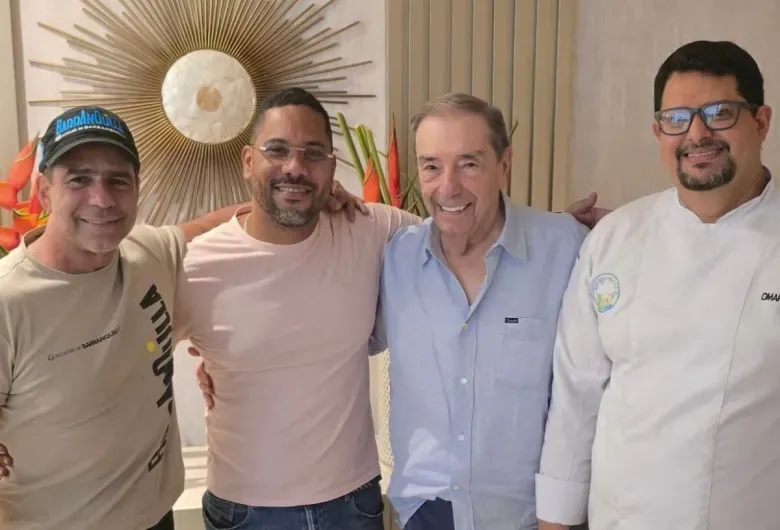 Foto de Leyton Barrios, junto a Alejandro Char, alcalde de Barranquilla, su padre Fuad Char y un chef barranquillero. Foto Tomada de Redes Sociales.