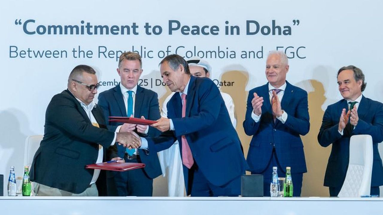 Firma del acuerdo entre el Gobierno y el Clan del Golfo
