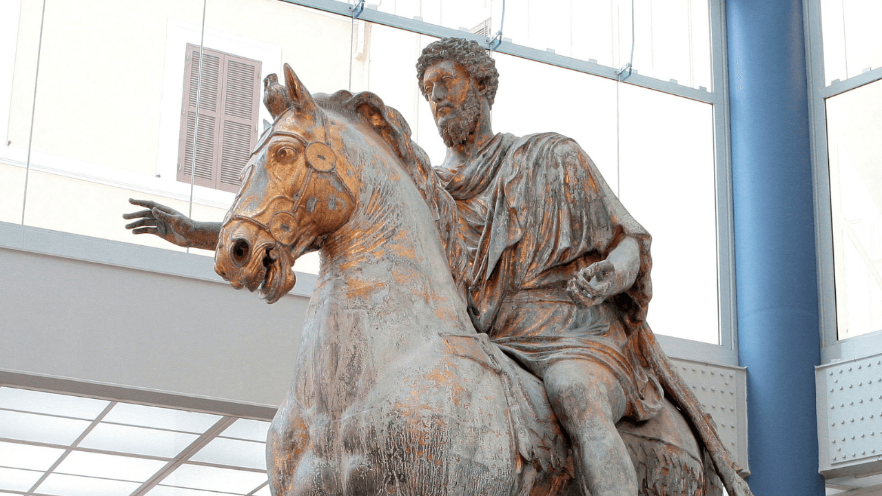 Estatua de Marco Aurelio en los Museos Capitolinos de Roma, una de las colecciones públicas más antiguas del mundo, cuyos orígenes se remontan a 1471