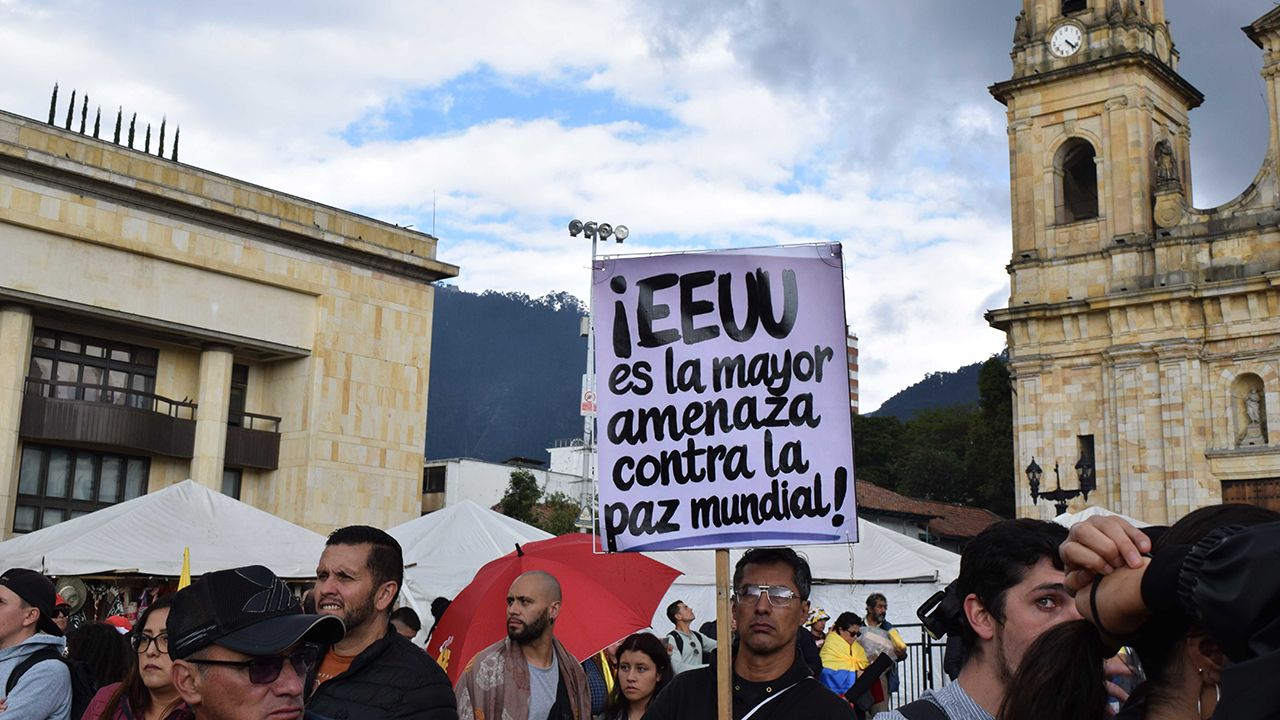 Protesta anti intervención de Estados Unidos en Bogotá