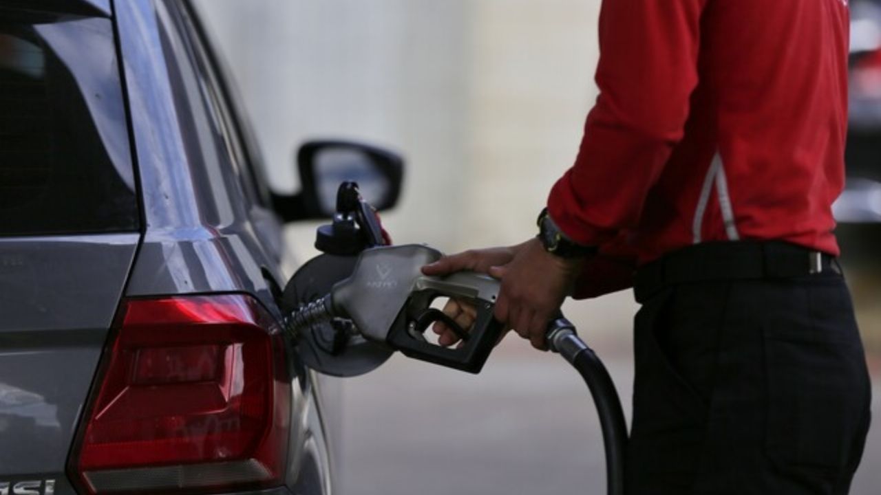 Posible reducción del precio de la gasolina