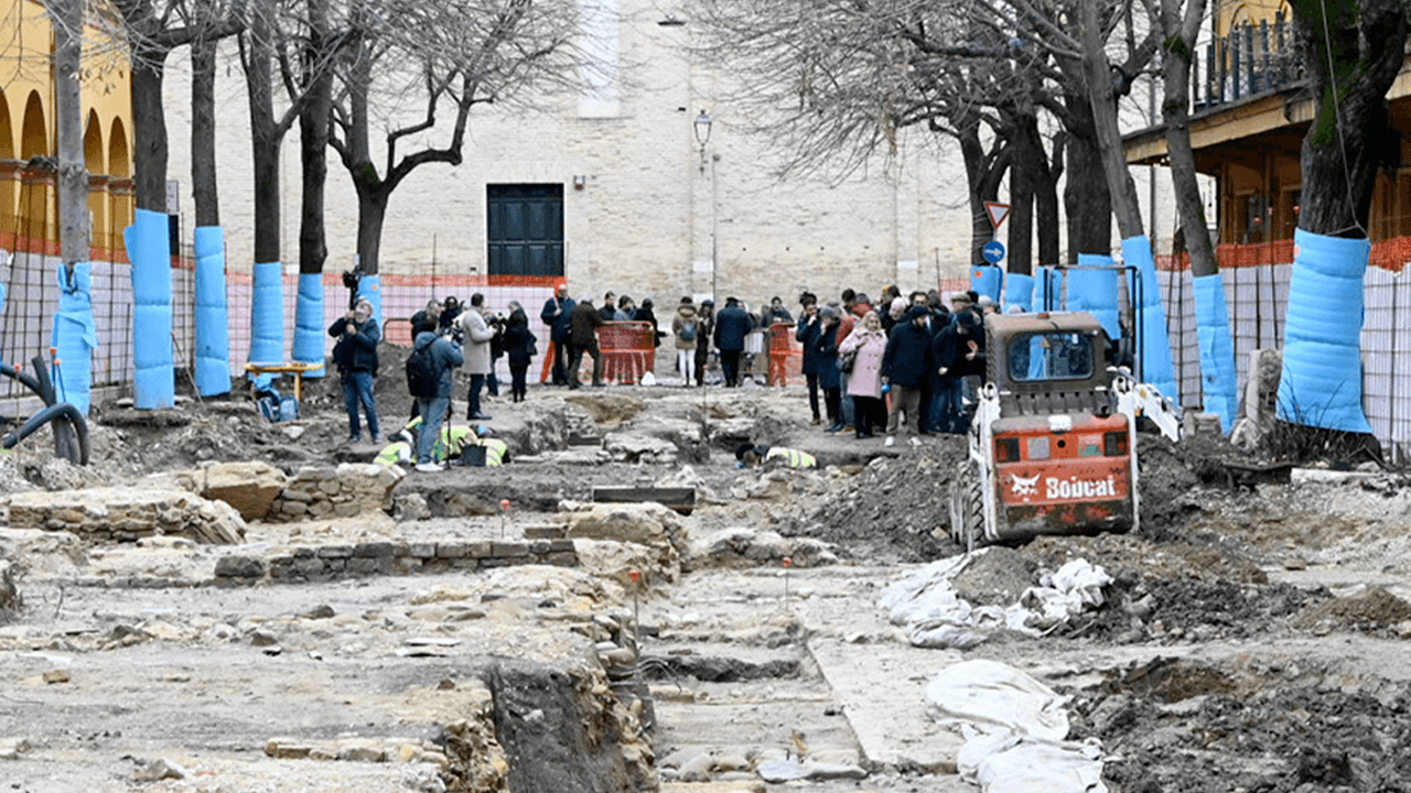 Vista del sitio arqueológico en Fano donde fueron hallados los restos de la Basílica