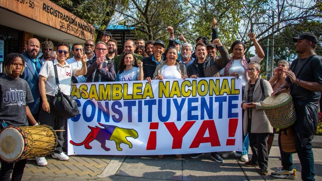 gustavo petro asamblea constituyente