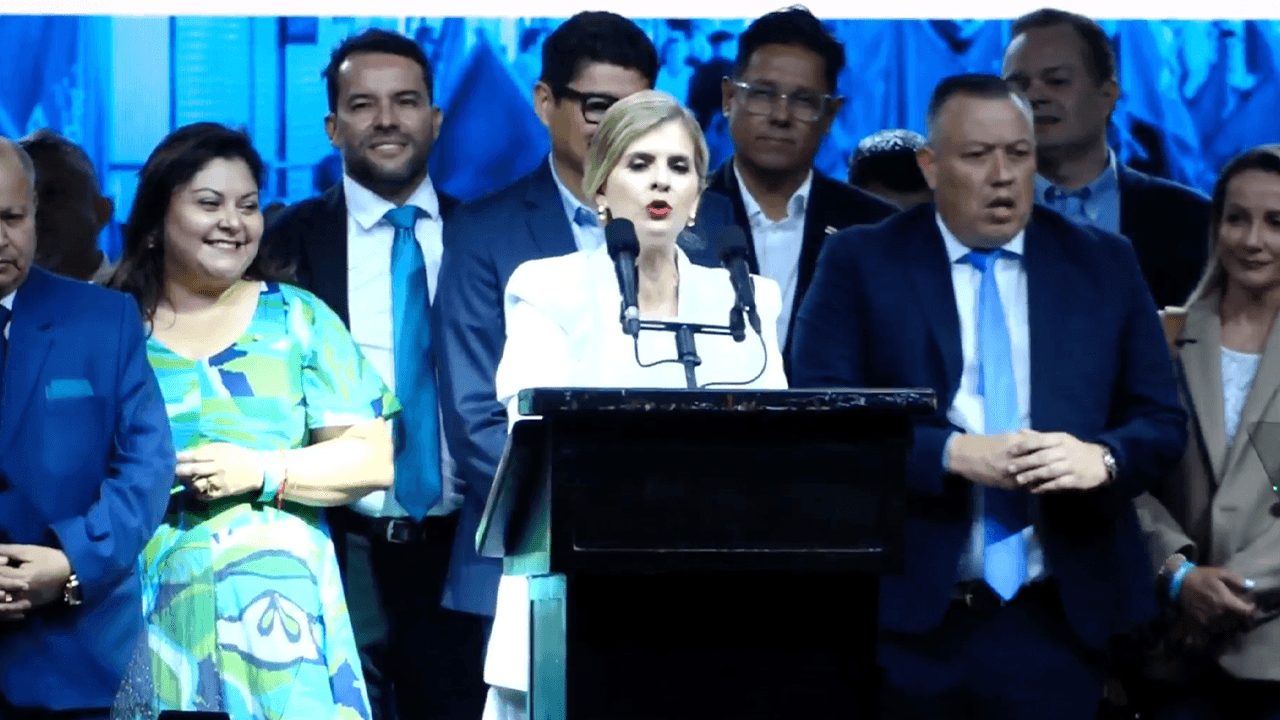 La presidenta electa Laura Fernández tras imponerse en la primera vuelta en Costa Rica