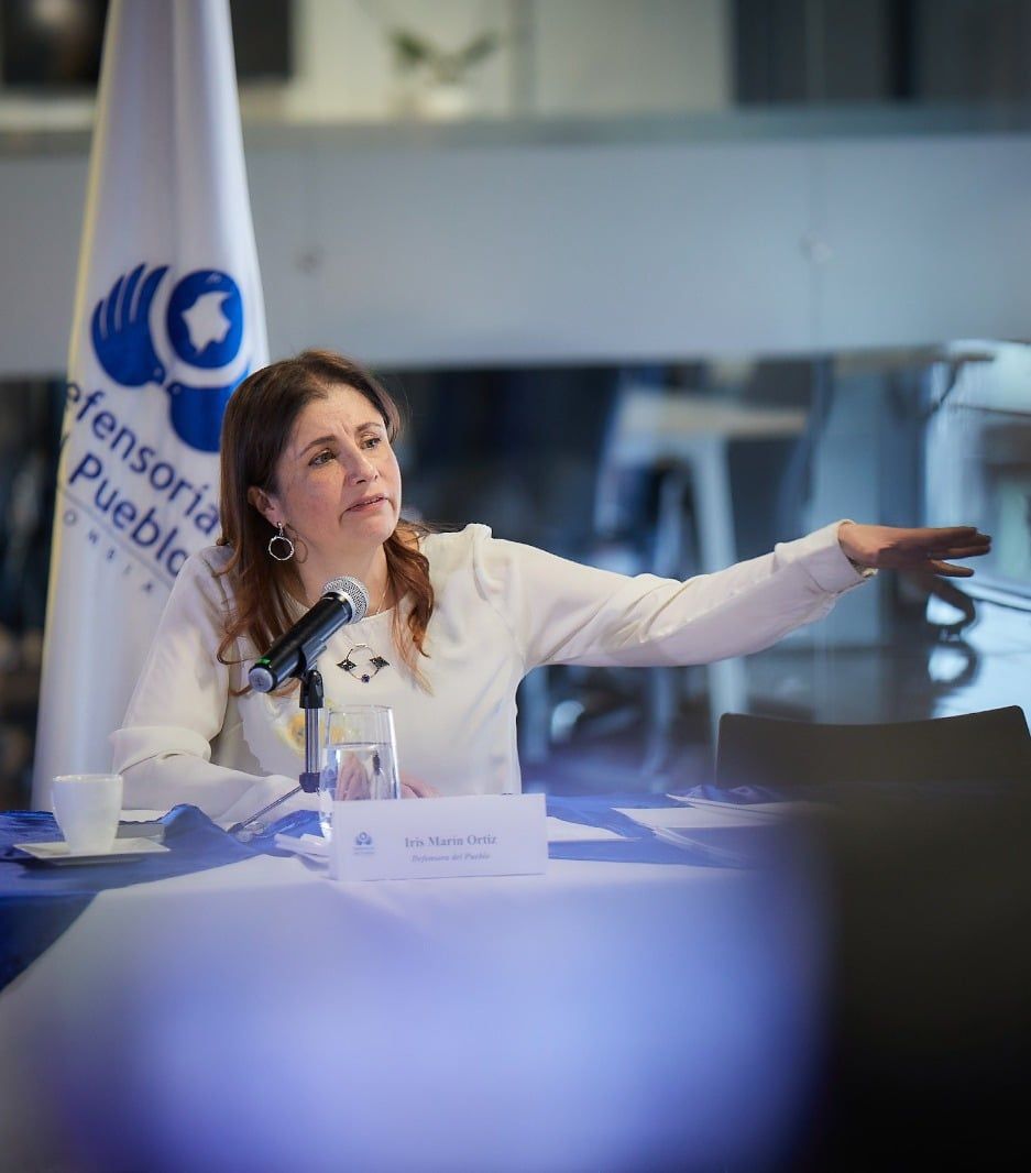 “De las cerca de 3.450 personas encuestadas, con seguimiento a uno y tres meses, el 61 % manifestó que acude a realizar compras con sus propios recursos para adquirir los medicamentos que no les son entregados”: Iris Marín. Foto: Defensoría