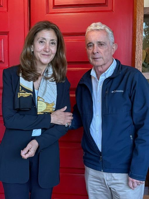 Álvaro Uribe con Ingrid Betancourt