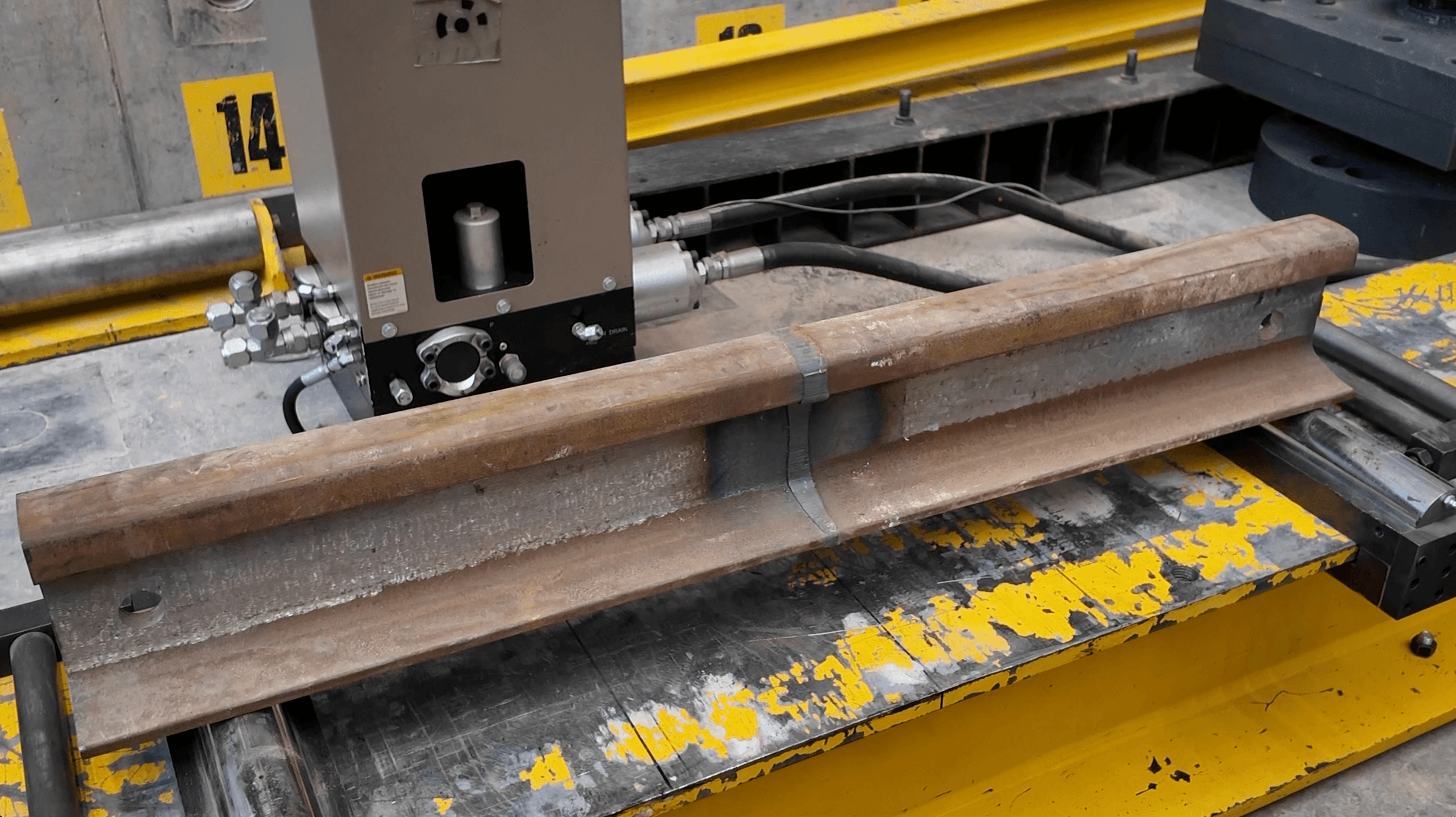 Foto de los rieles del Metro de BNogotá