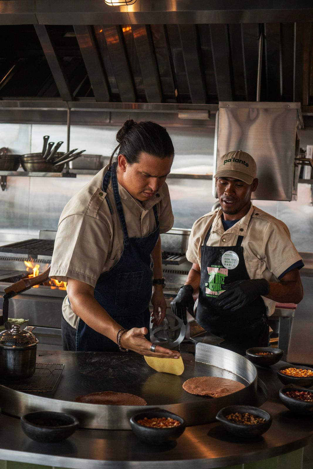 Santiago Moctezuma en la taquería de Tacaloa