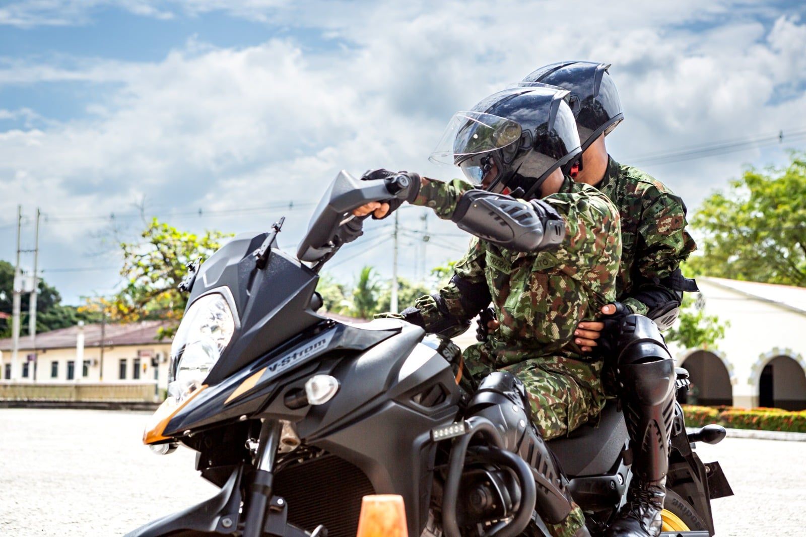 moto soldados