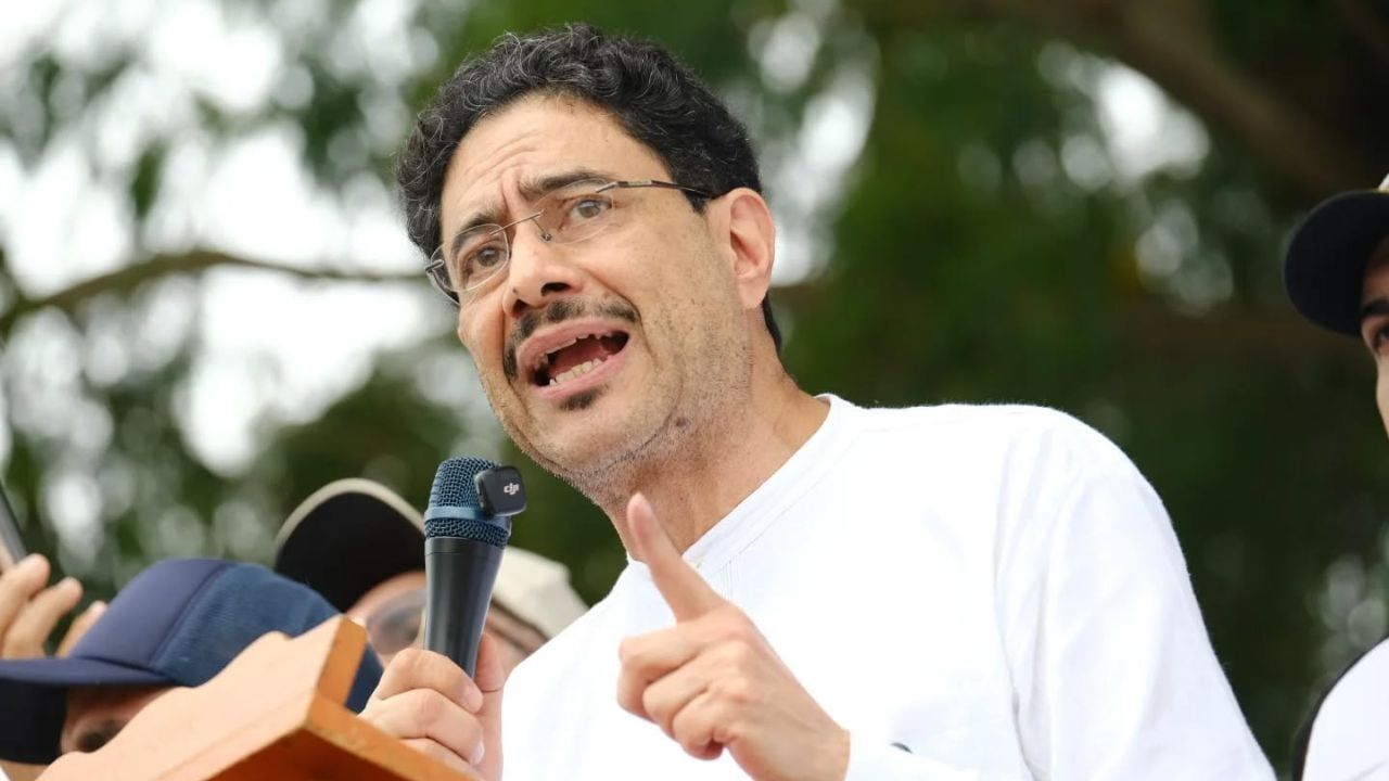 Iván Cepeda, encuesta de Invamer 2