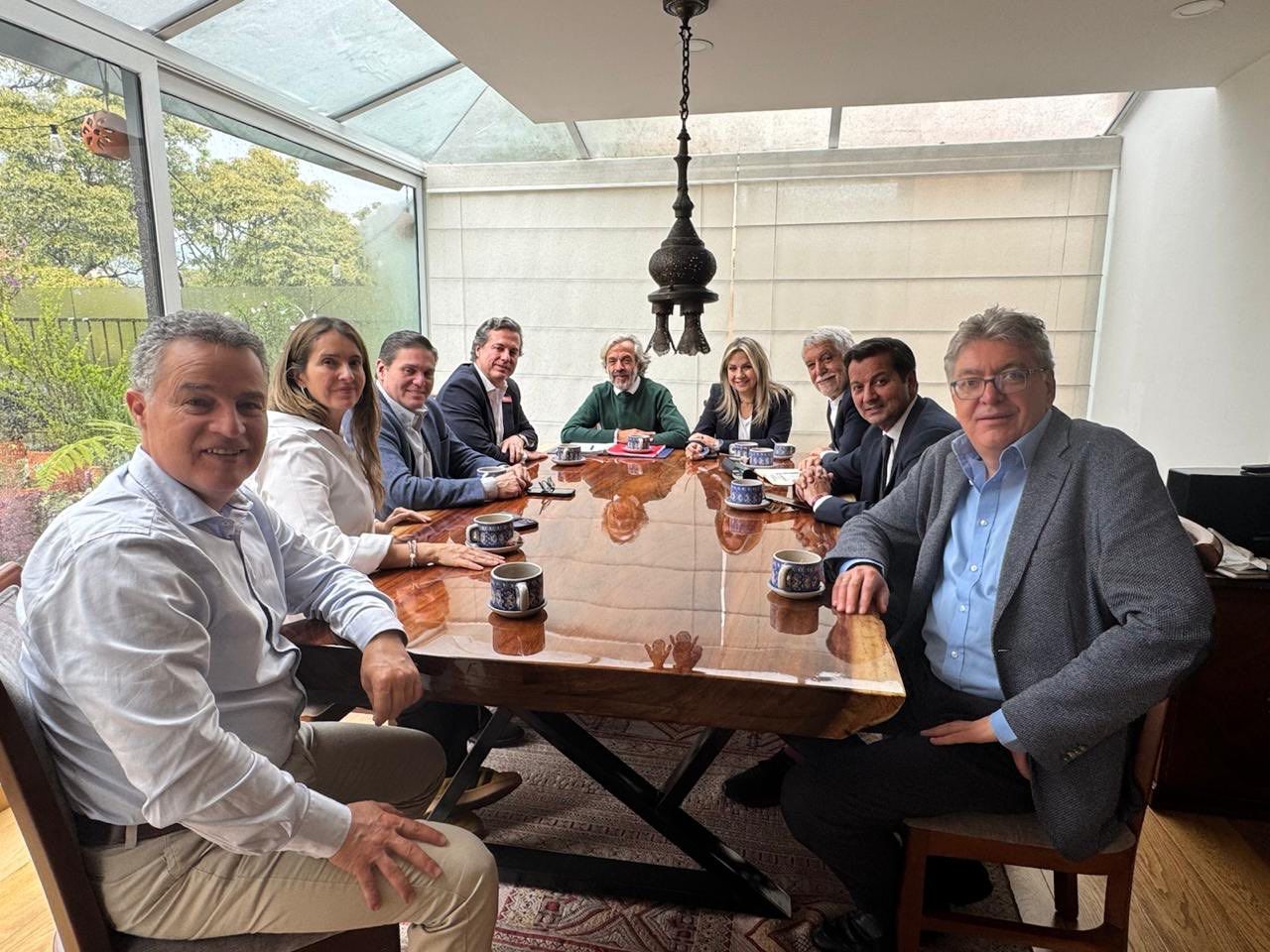 Almuerzo Gran Consulta por Colombia
