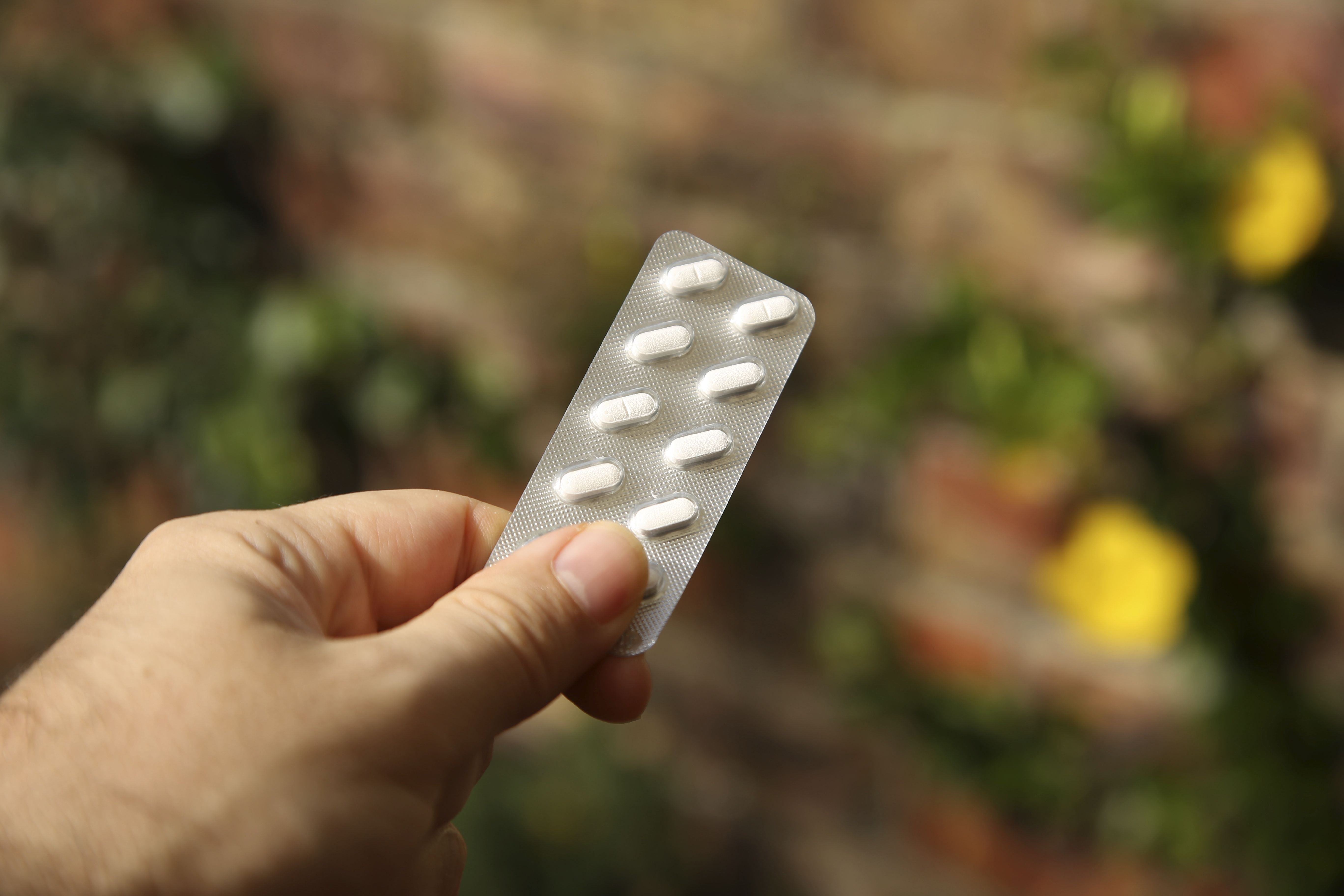 Medios de comunicación y autoridades de salud de diferentes países han lanzado alertar por el 'reto de acetaminofén'. Créditos: Freepik