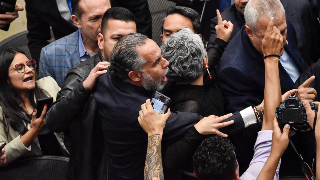 Armando Benedetti durante el hundimiento de la consulta popular.