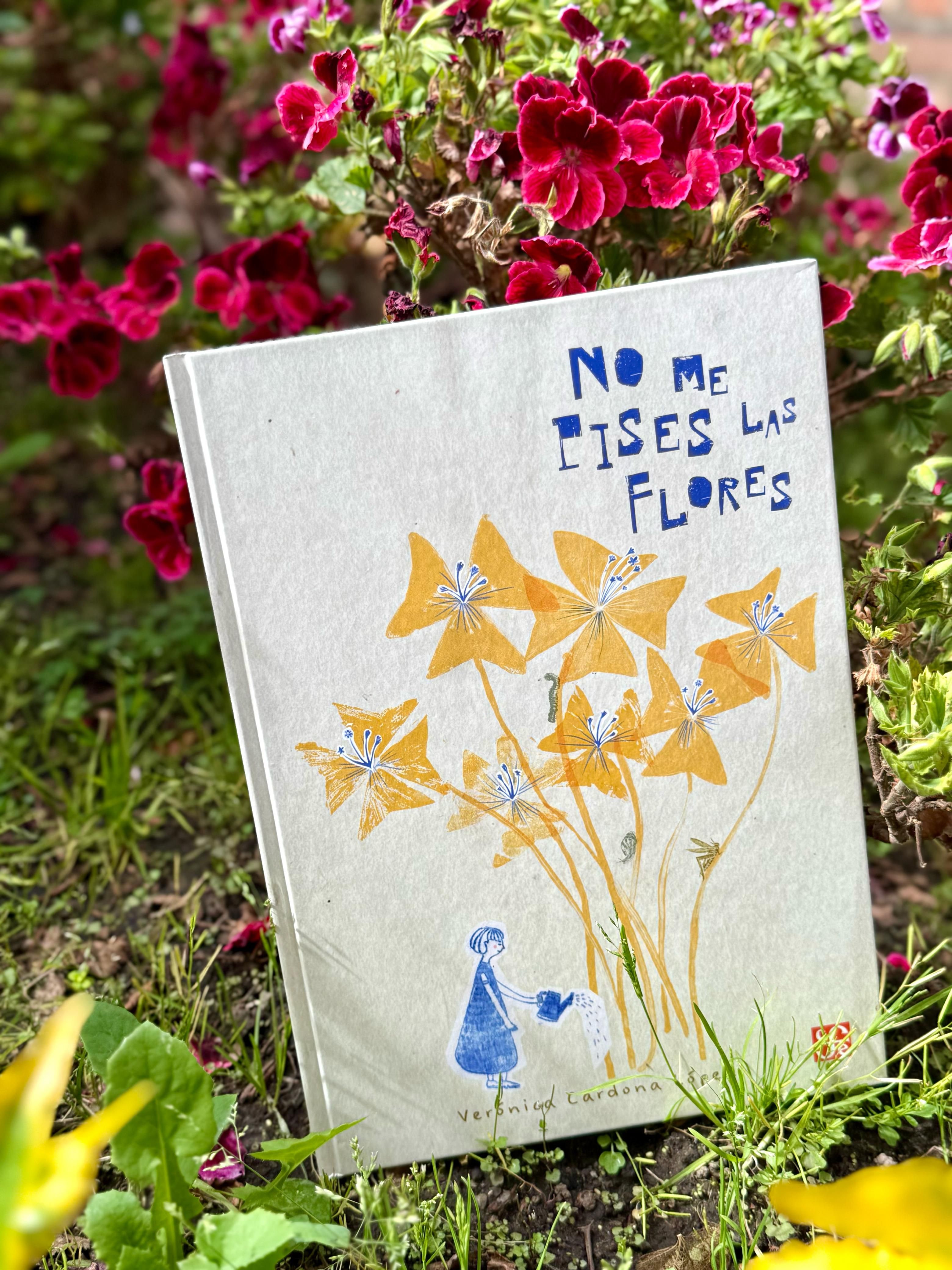 Portada de ‘No me pises las flores’. | Crédito: Fondo de Cultura Económica (FCE)