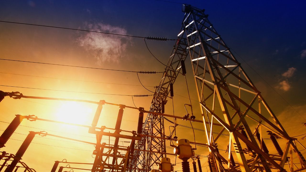 Torres de energía Colprensa