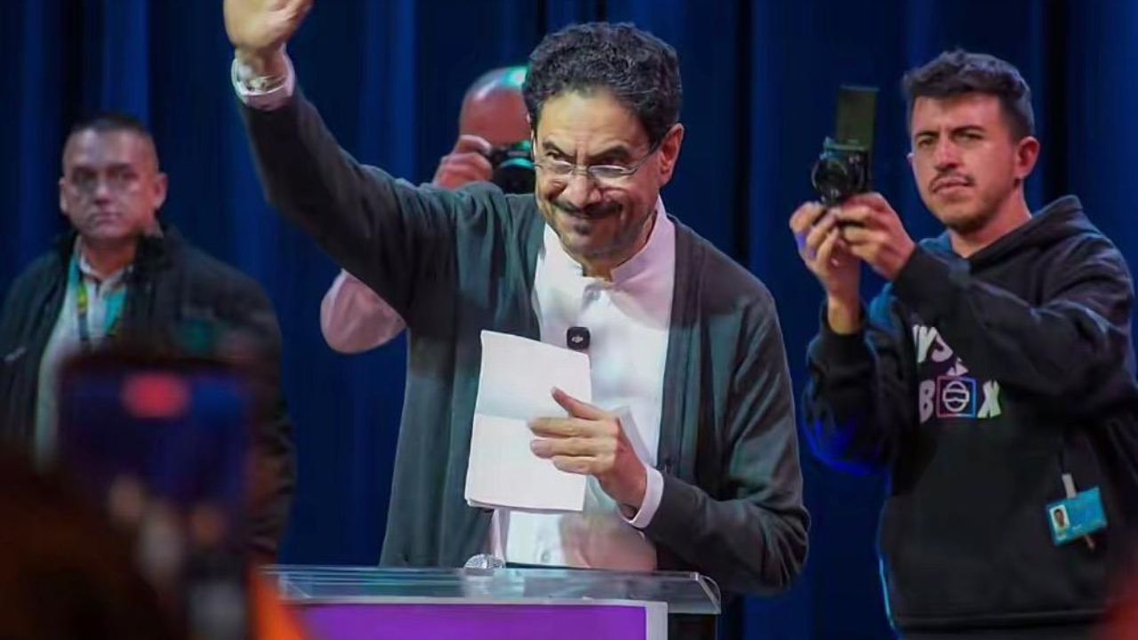 Iván Cepeda en encuentro con comunidades religiosas