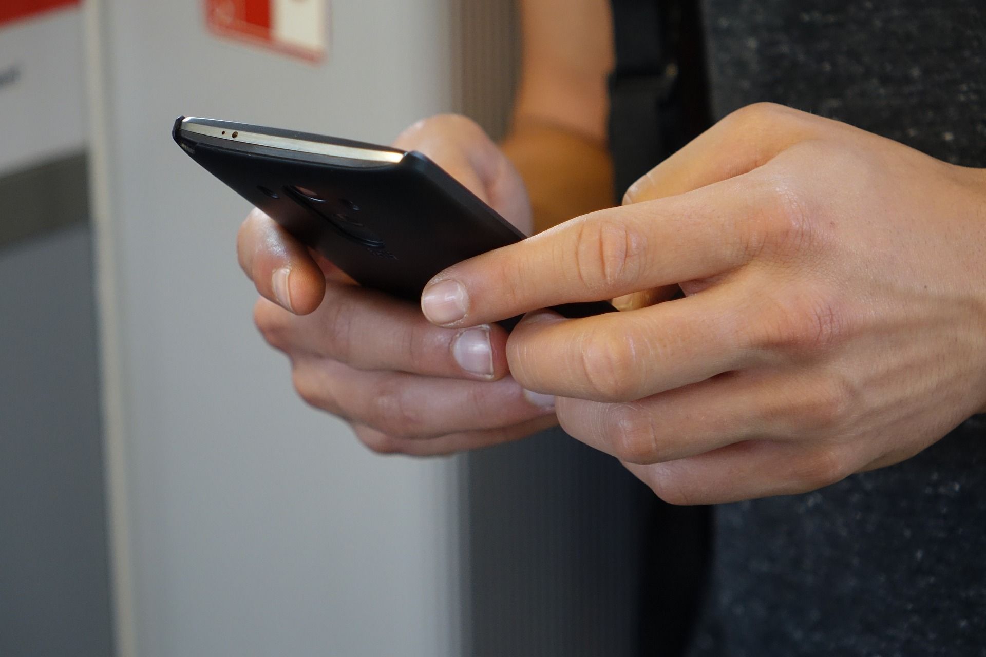 smartphone-gba60a0dbb_1920.jpg